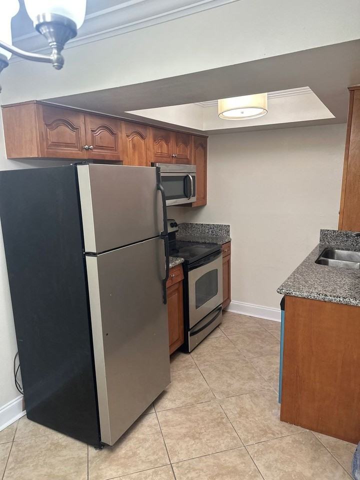 3008 5th St - Photo 2 of 10