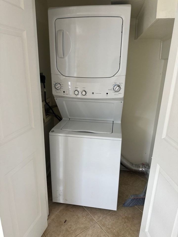 3008 5th St - Photo 4 of 10