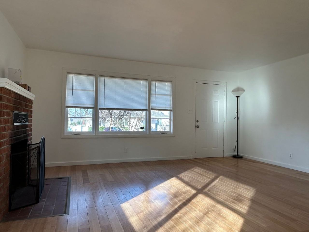 1295 Floral Ave - Photo 4 of 16