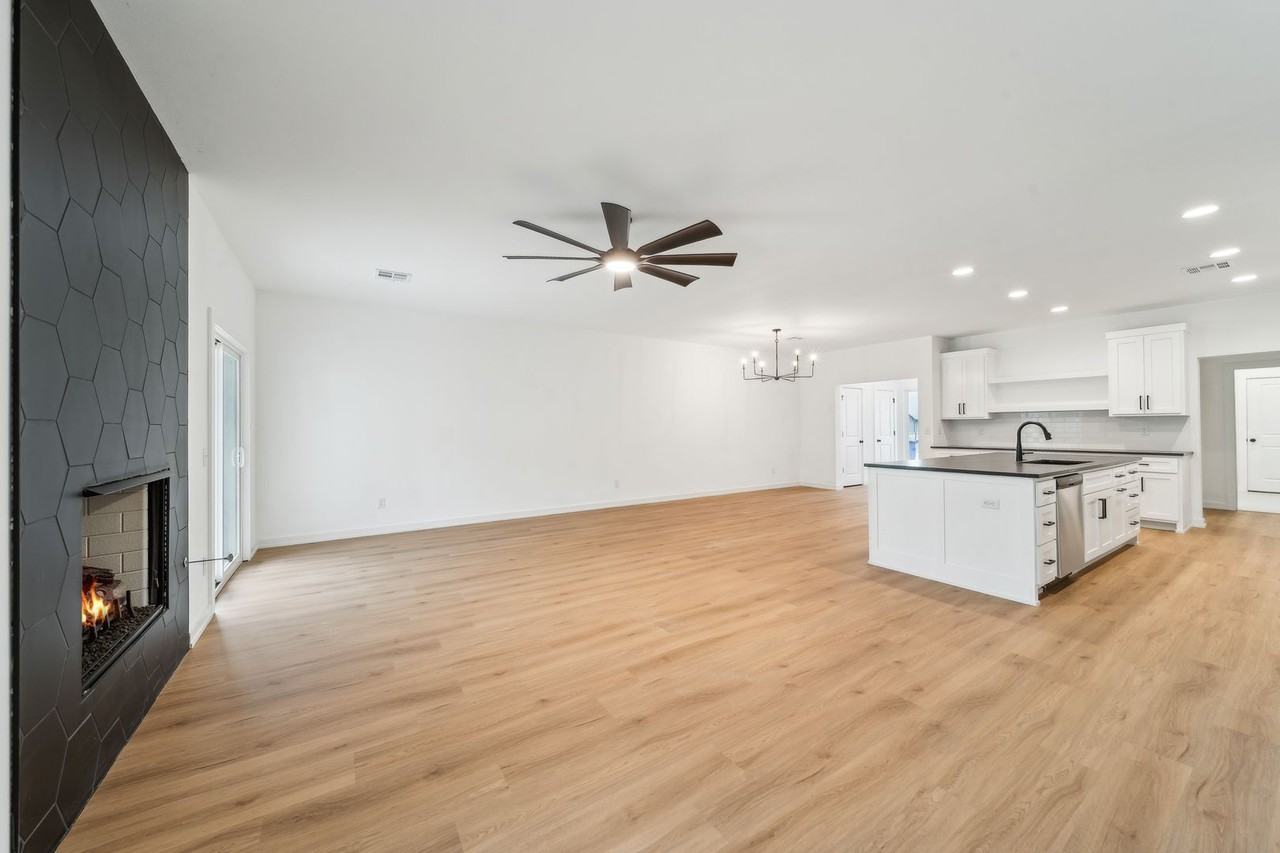 2504 W Birmingham St - Photo 3 of 30