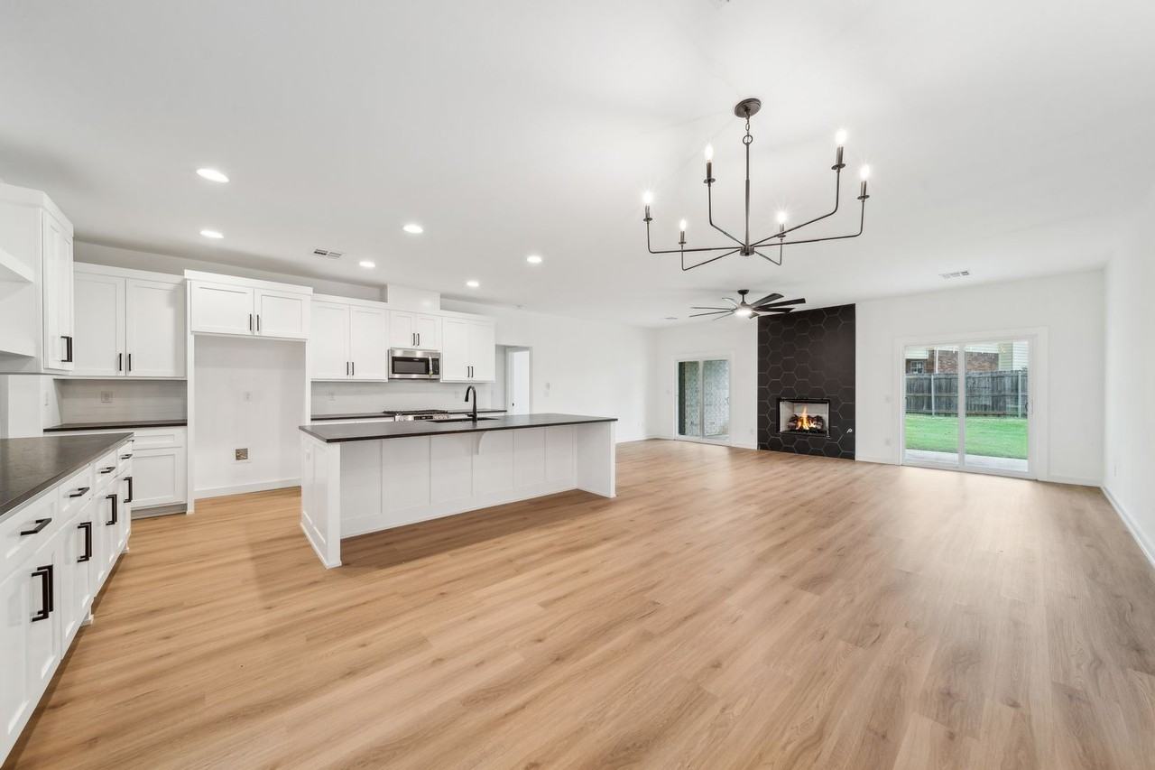 2504 W Birmingham St - Photo 6 of 30