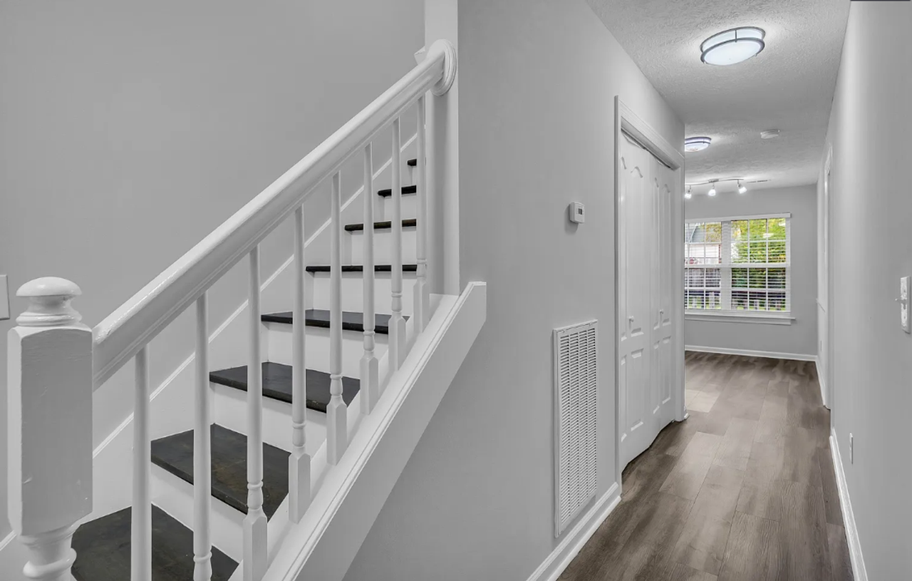 1730 Battleground Dr - Photo 3 of 25