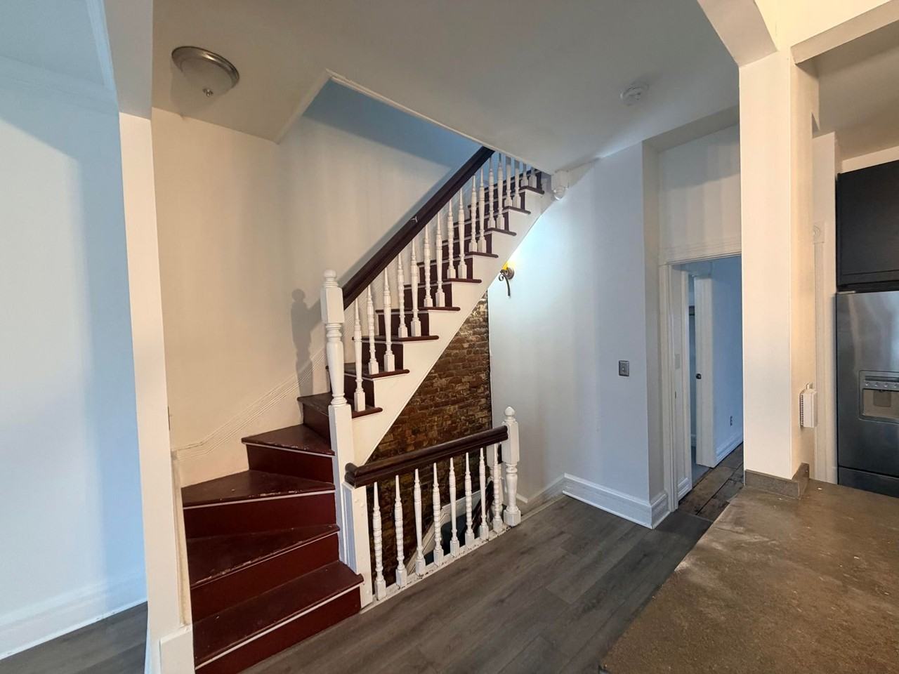 285.5 Hudson Avenue - Photo 2 of 7