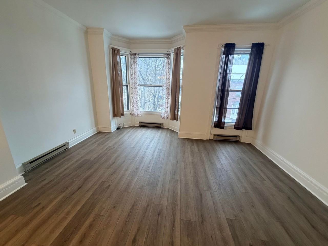 285.5 Hudson Avenue - Photo 3 of 7