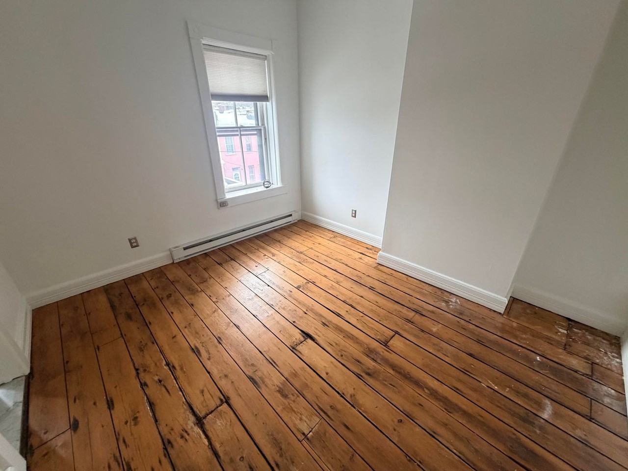 285.5 Hudson Avenue - Photo 4 of 7