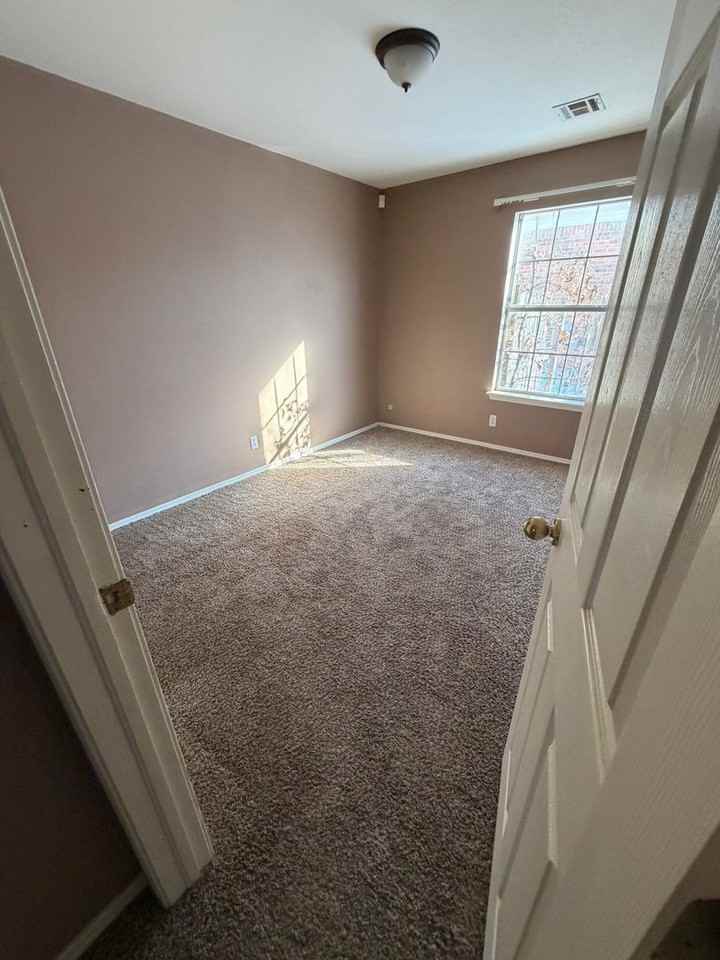 3801 W Hartford St - Photo 5 of 19