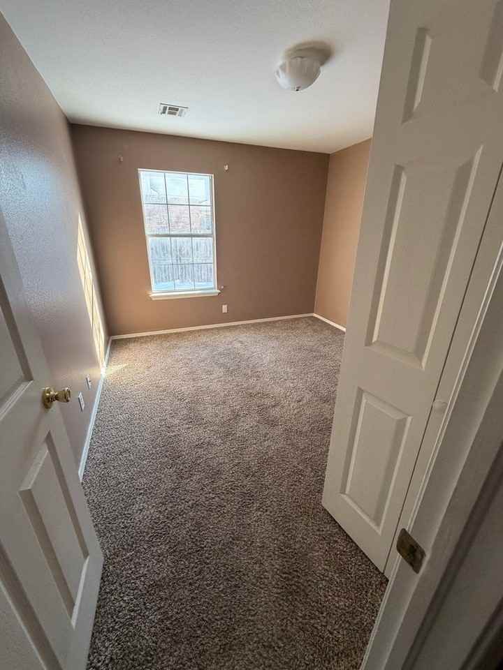 3801 W Hartford St - Photo 7 of 19