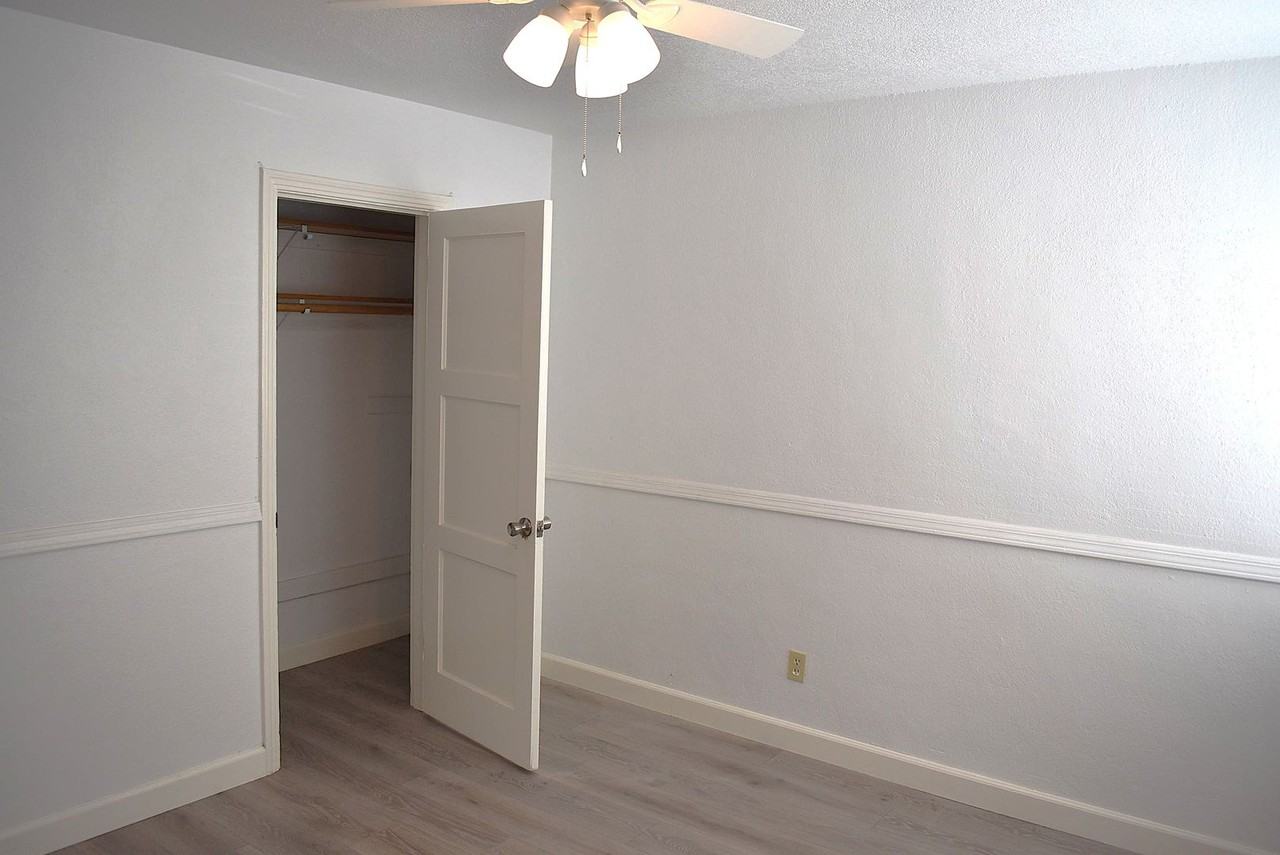 102 Laurel St - Photo 4 of 10