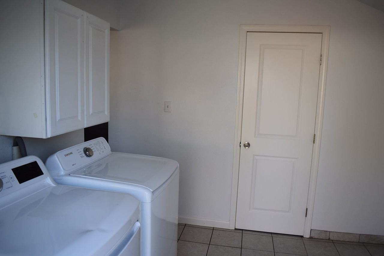 102 Laurel St - Photo 6 of 10