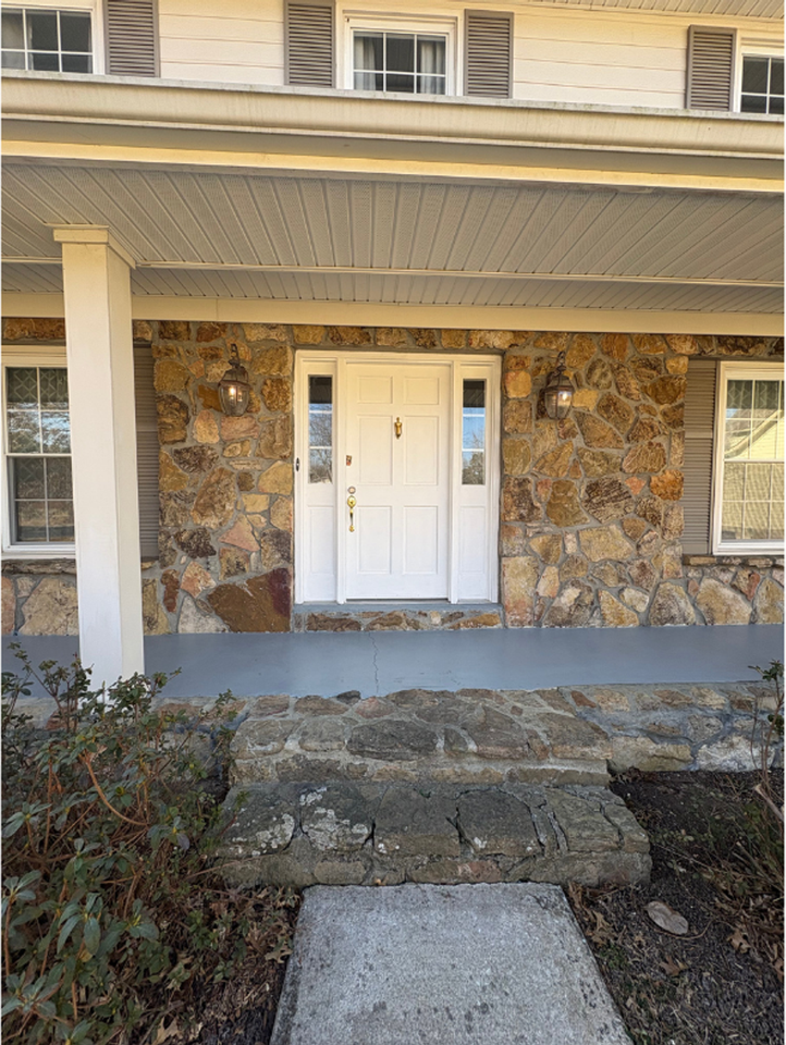 9512 Imperial Dr - Photo 2 of 23