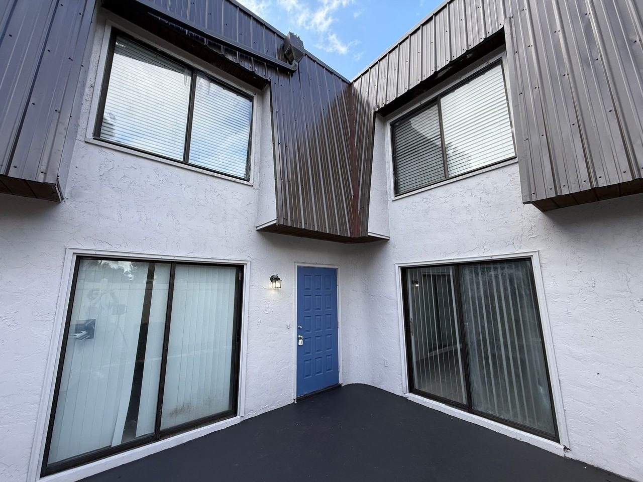 1218 NE 39th Rd - Photo 2 of 14