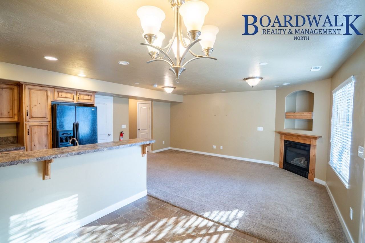 961 N 1075 W - Photo 3 of 24