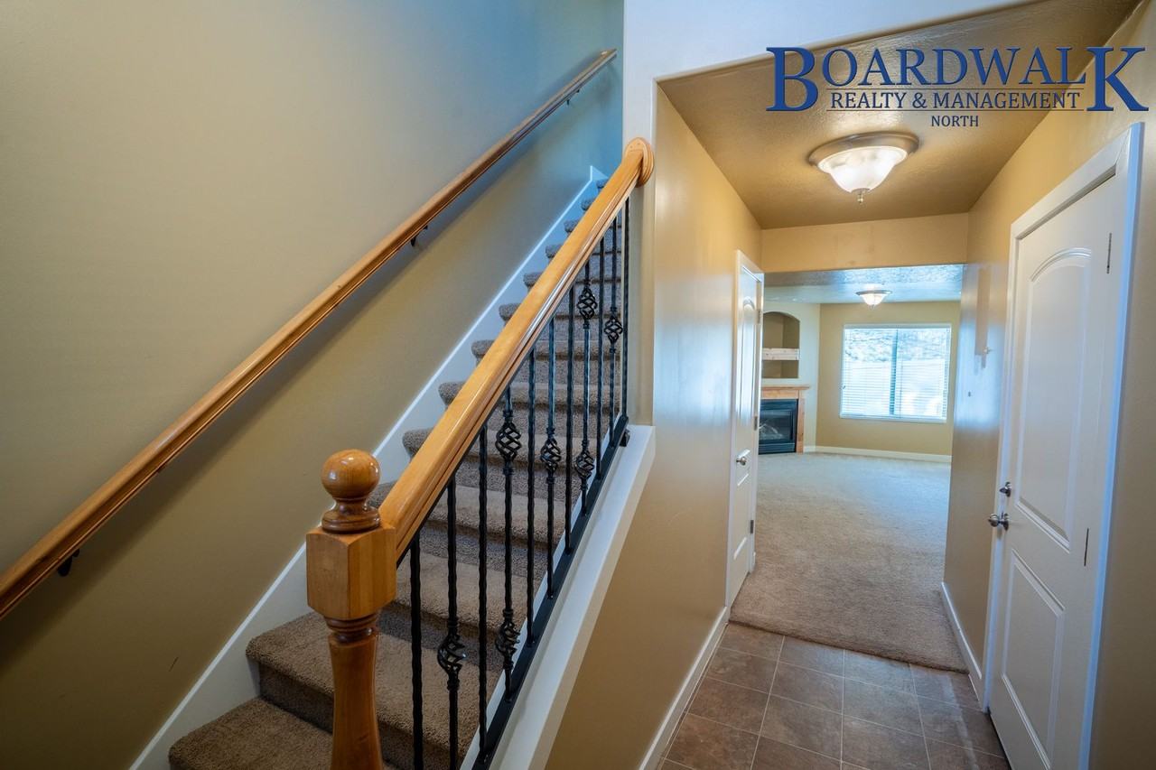 961 N 1075 W - Photo 5 of 24