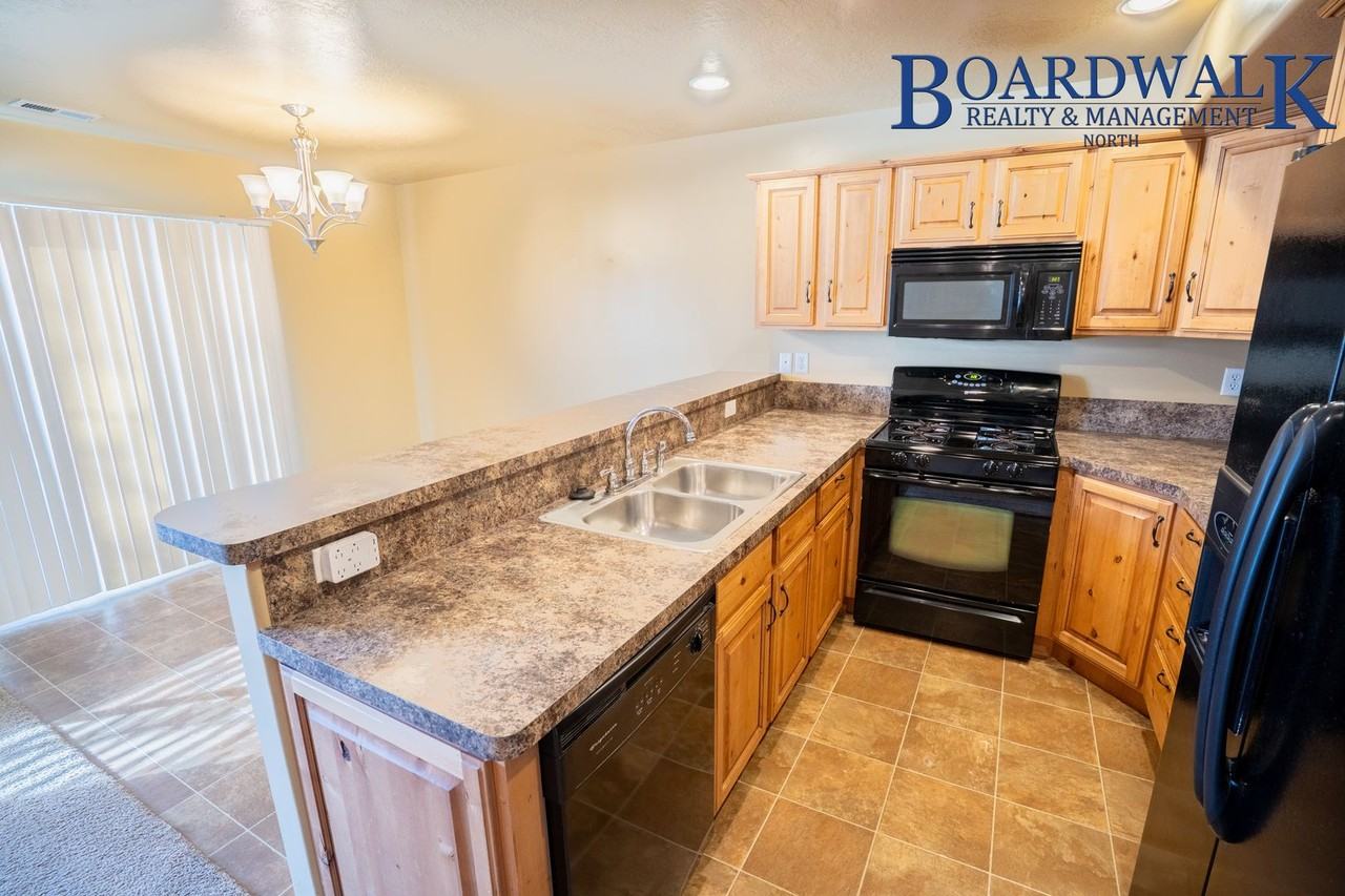 961 N 1075 W - Photo 7 of 24