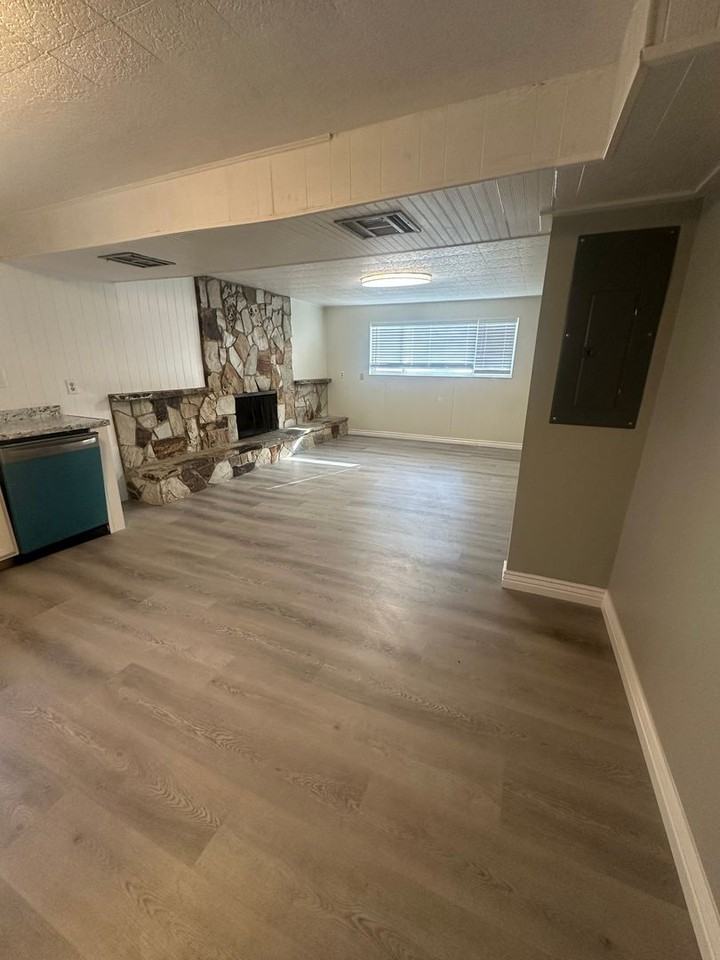 1416 W Harris Ave - Photo 4 of 25