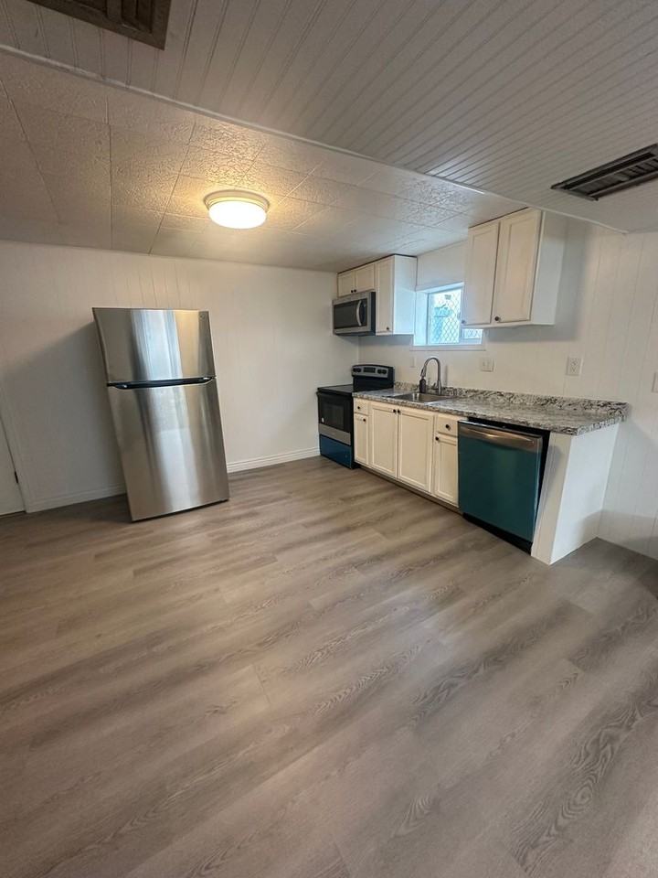 1416 W Harris Ave - Photo 5 of 25