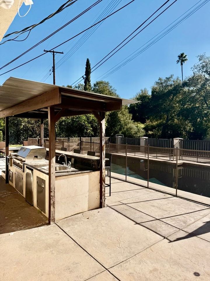 4444 Romero Dr - Photo 3 of 32