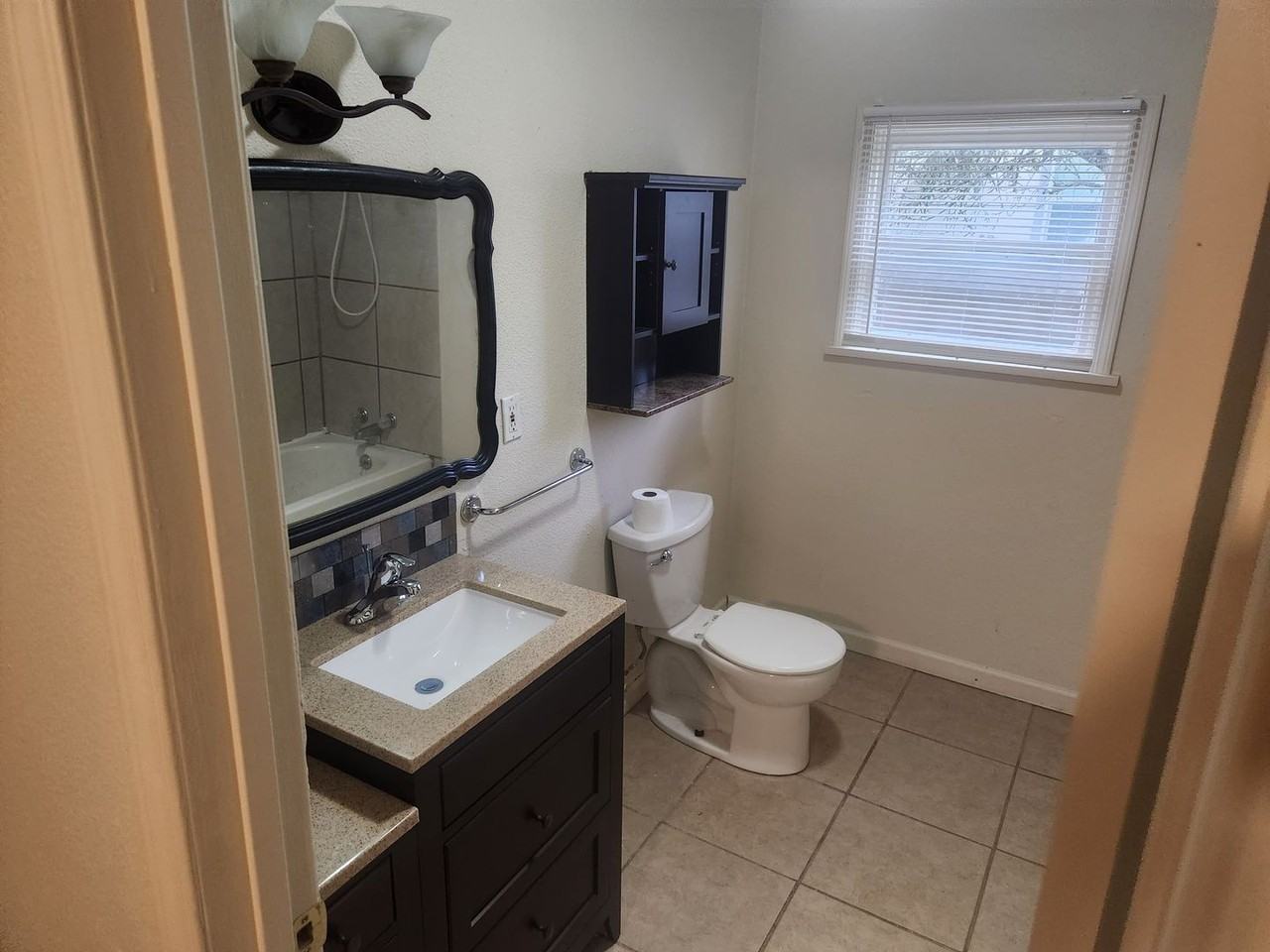 233 N 5th St - Photo 4 of 16