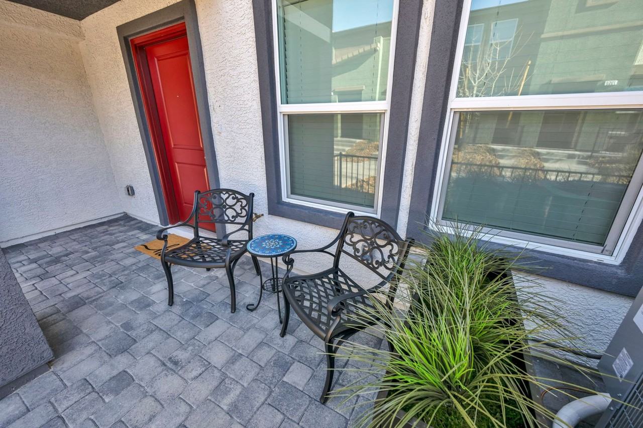 7355 Raimee Brook St - Photo 3 of 25