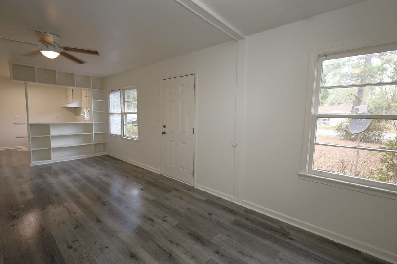 743 E Brookwood Dr - Photo 3 of 8