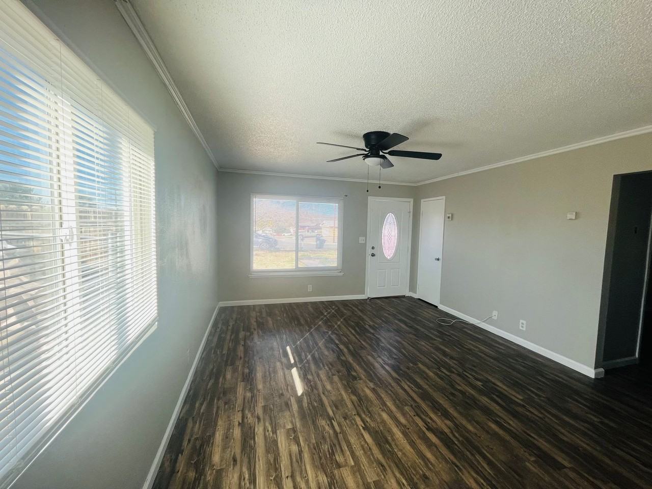 1604 Young St - Photo 2 of 9