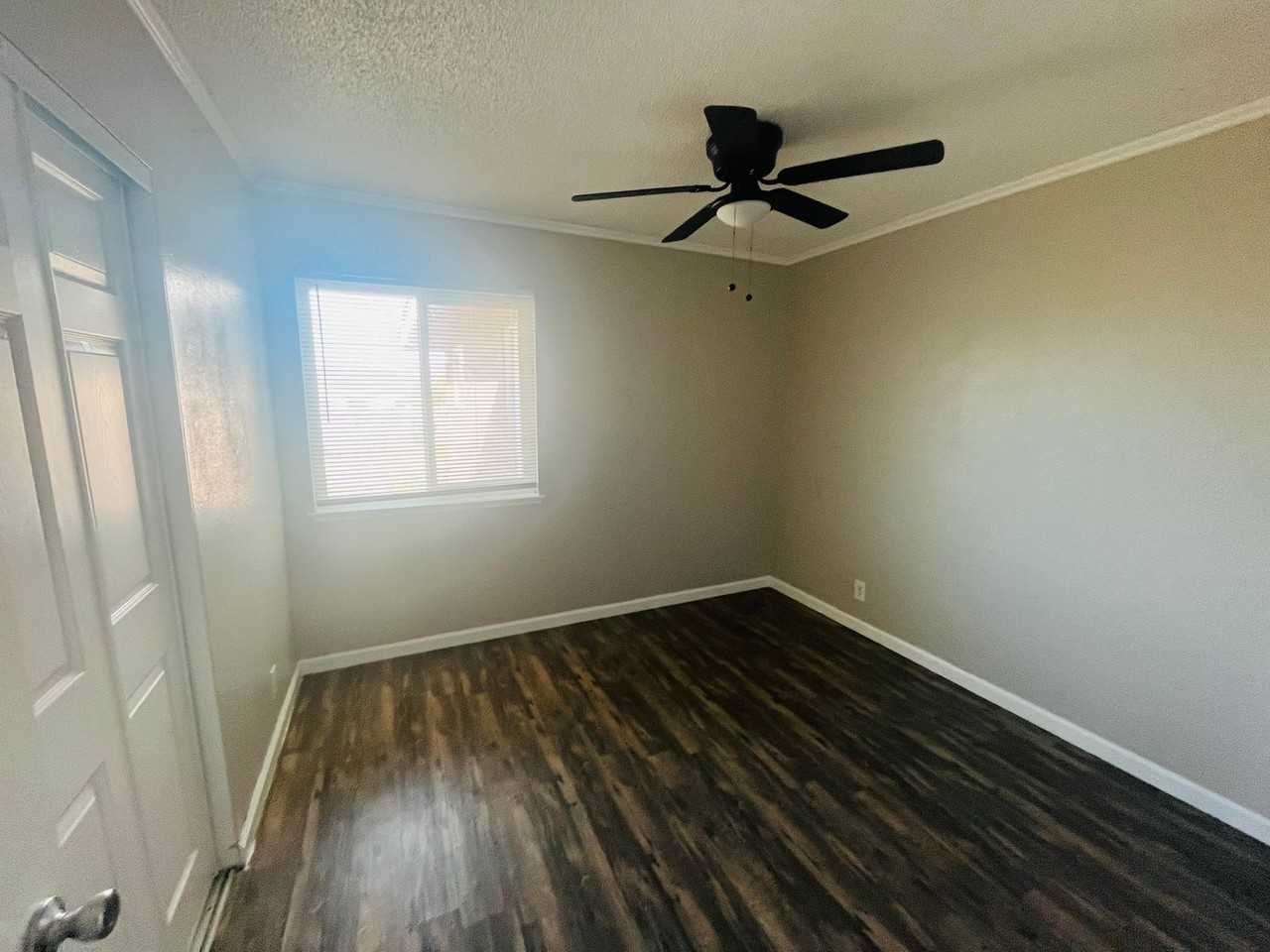 1604 Young St - Photo 3 of 9