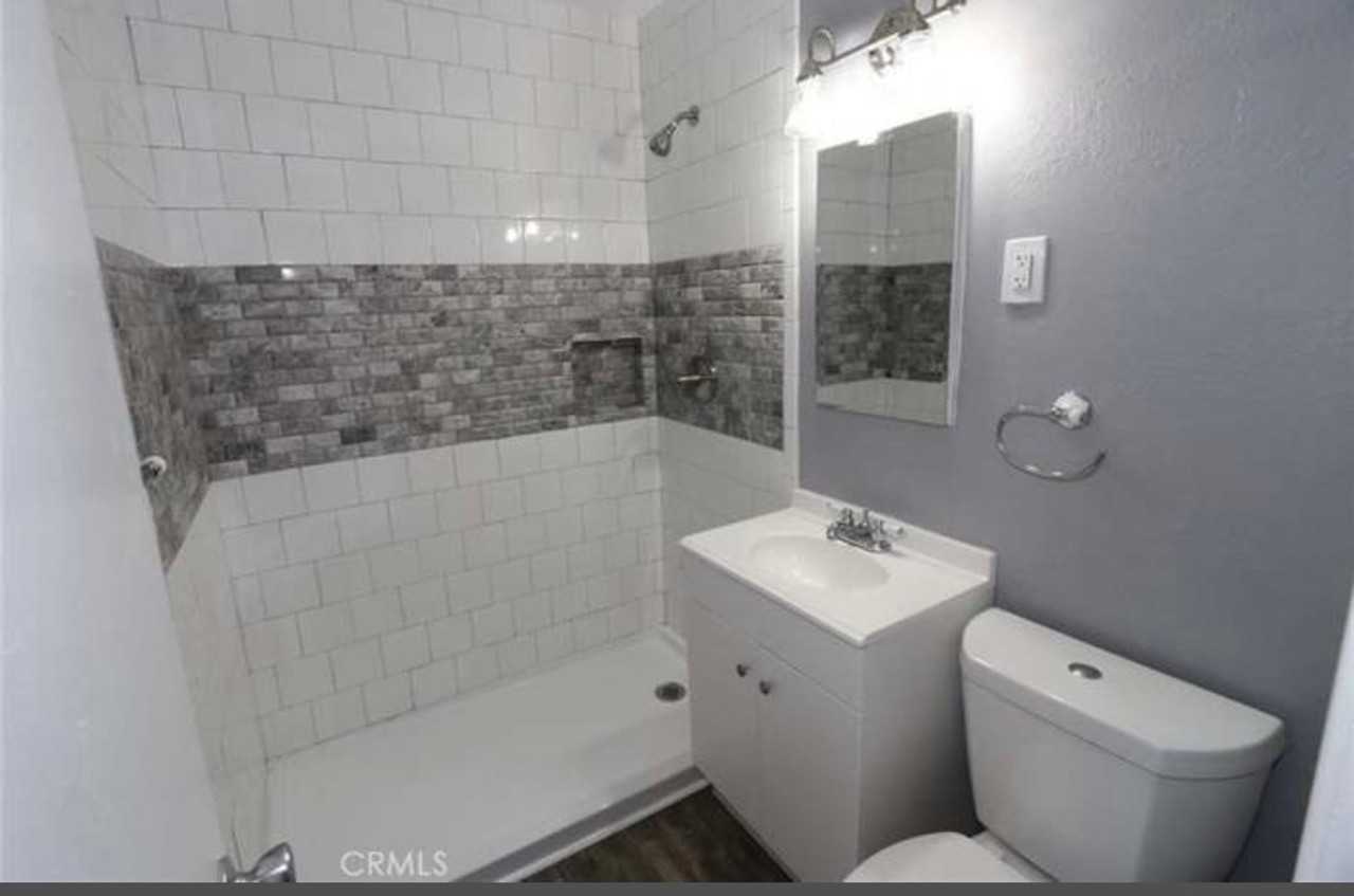 1604 Young St - Photo 4 of 9