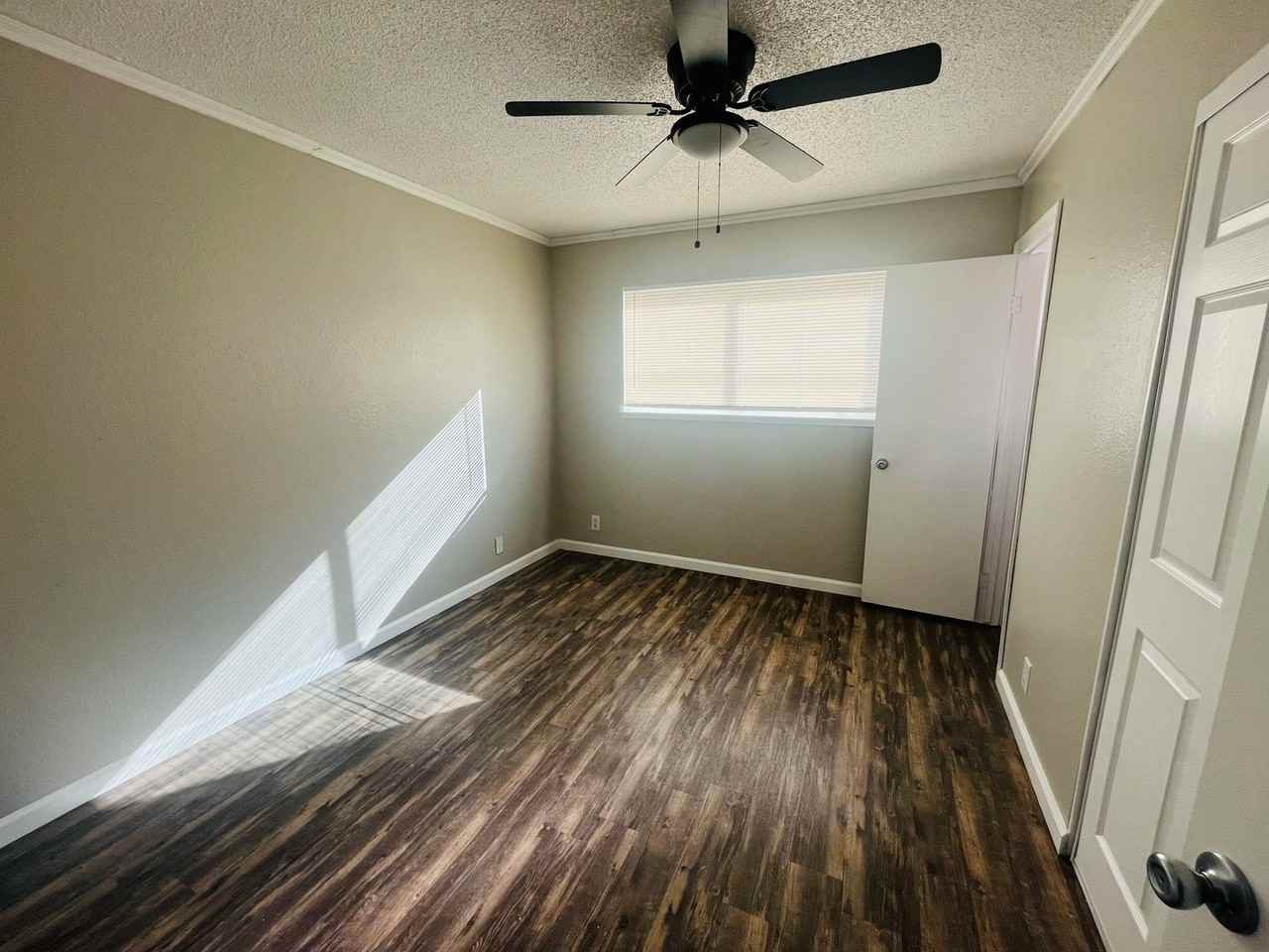 1604 Young St - Photo 7 of 9