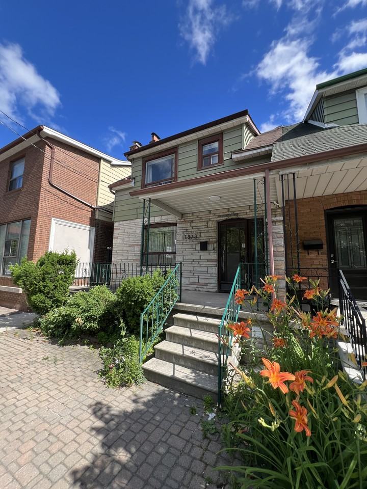 1373 Davenport Road - Photo 2 of 19