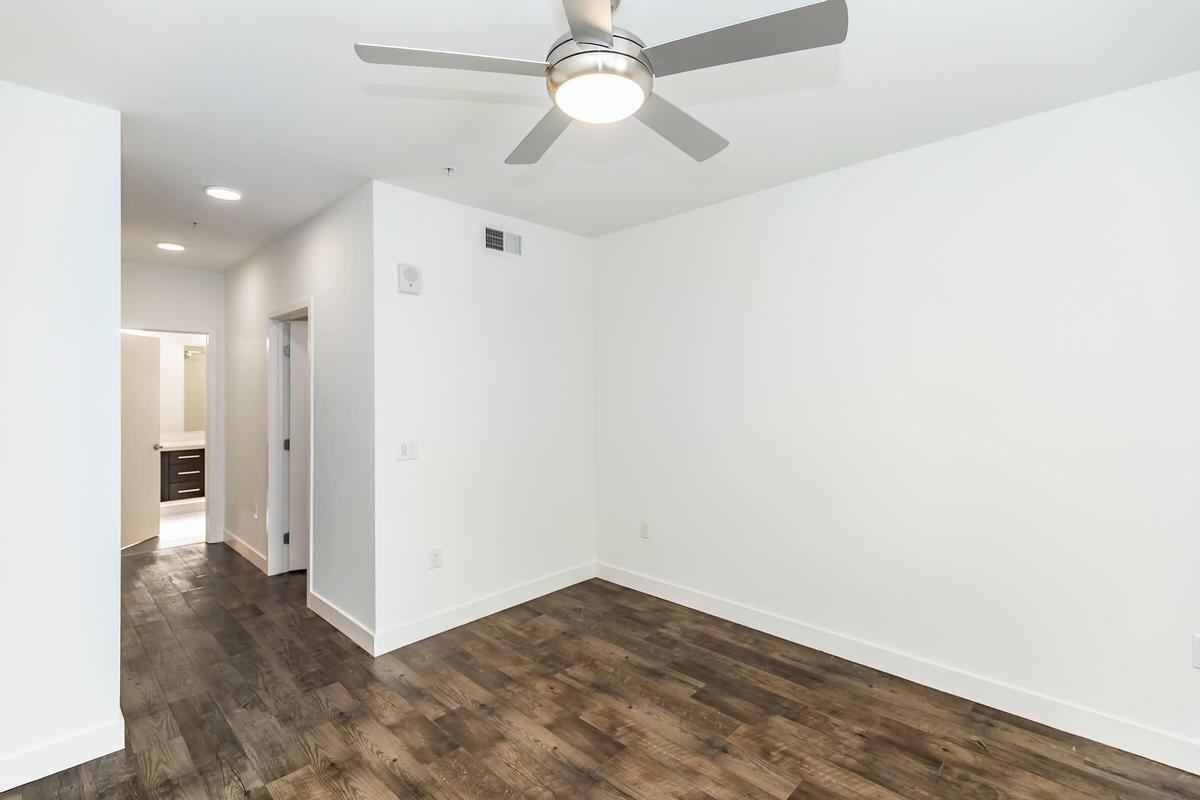 75 W Walnut St - Photo 4 of 18