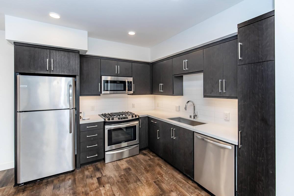 75 W Walnut St - Photo 5 of 35