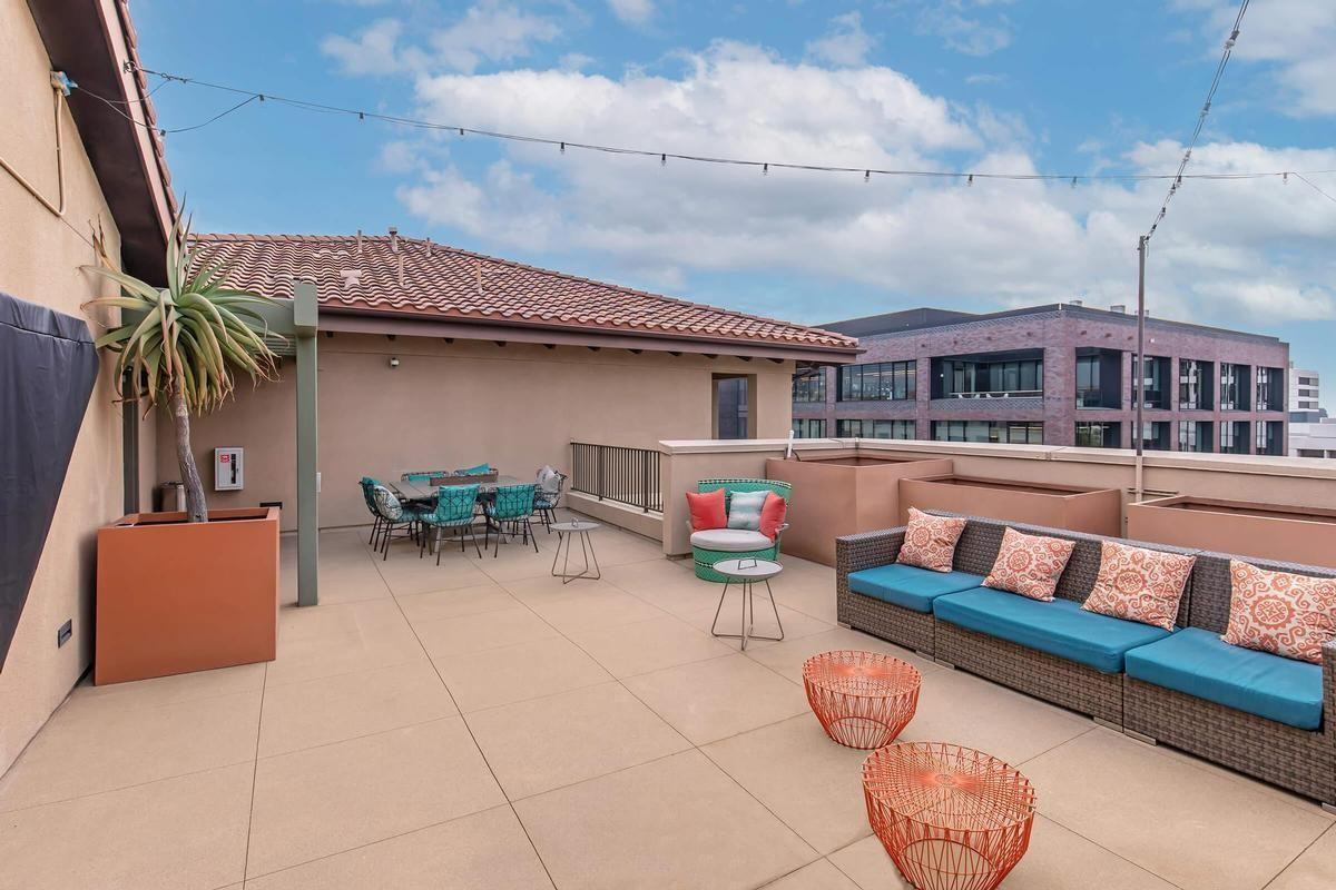 75 W Walnut St - Photo 6 of 50