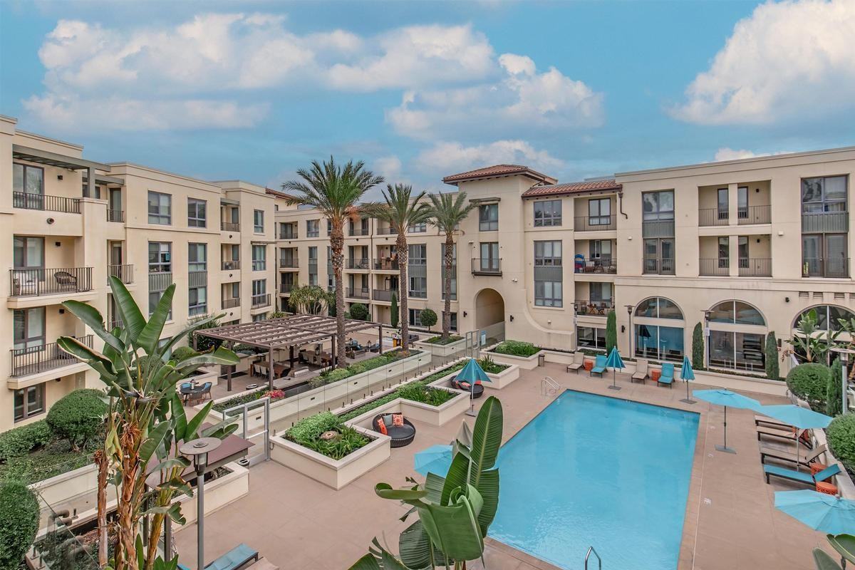 75 W Walnut St - Photo 3 of 23