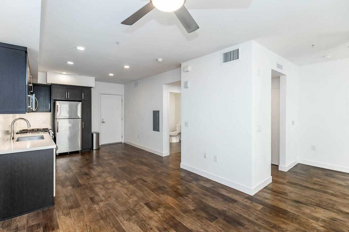 75 W Walnut St - Photo 3 of 21