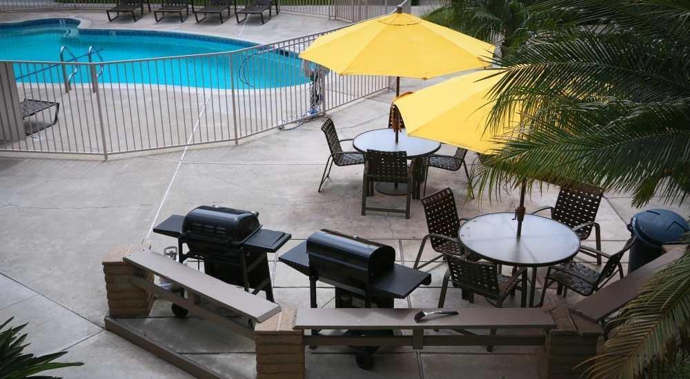 2810 17th St - Photo 2 of 20