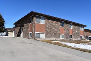 featured image of 415 W 38th St #2