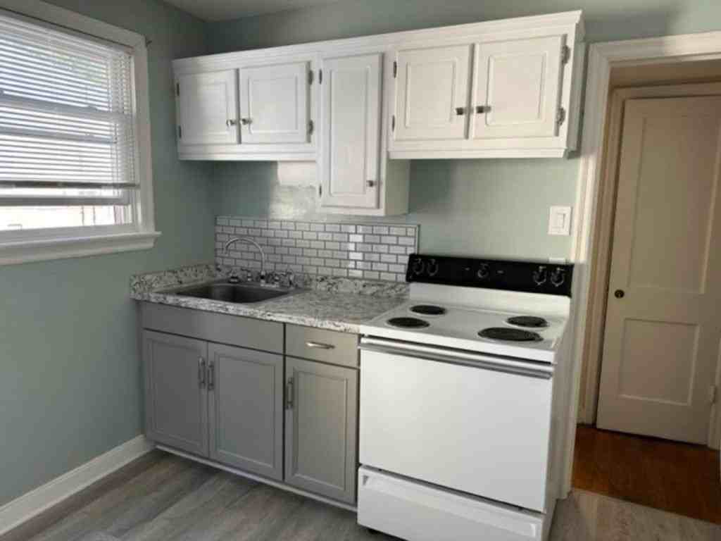 215 Carson Ct - Photo 3 of 27