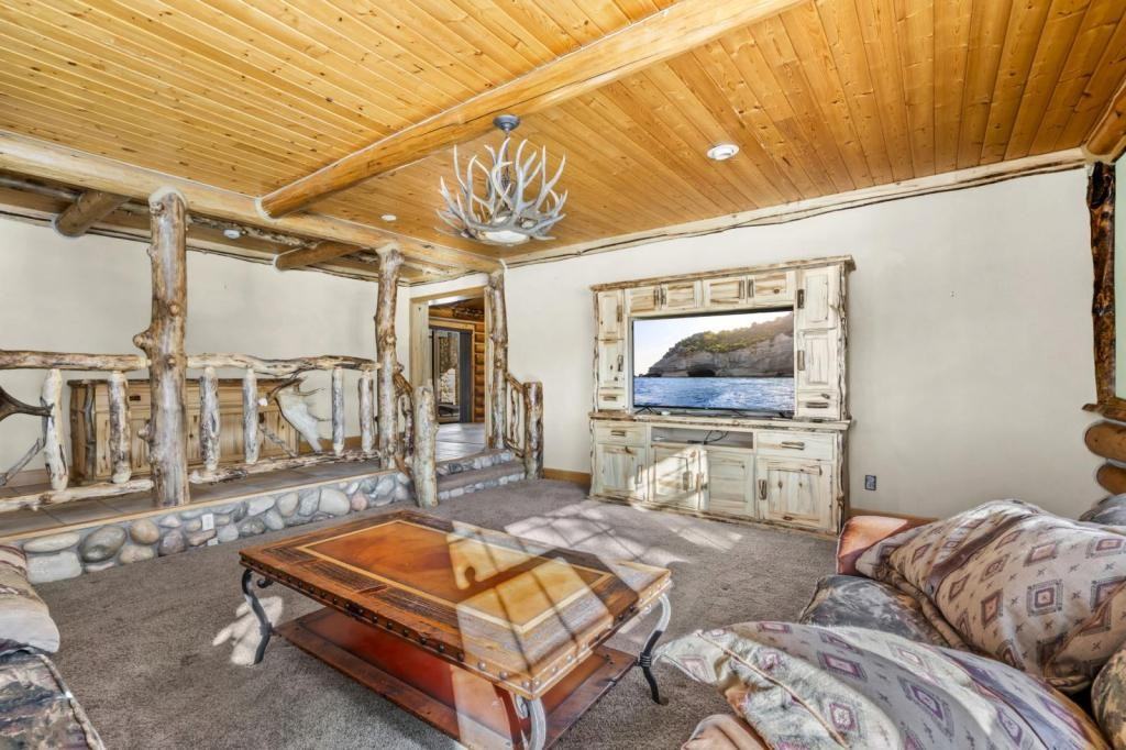 306 Lona Dr - Photo 4 of 27