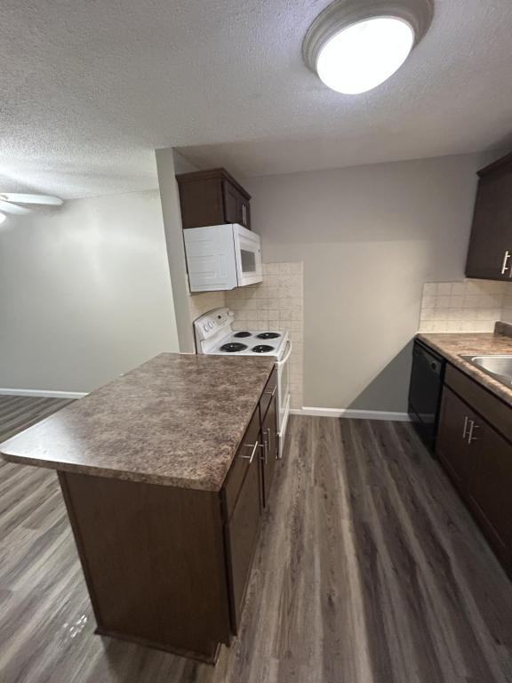 39 Devon Ct - Photo 4 of 14