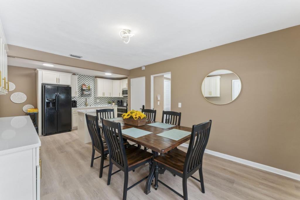 6272 Spring Forest Cir - Photo 7 of 34