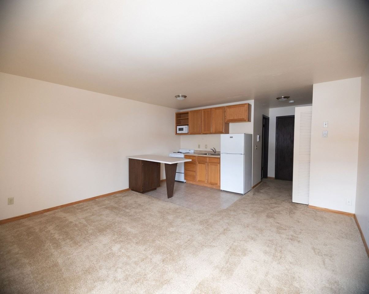 Courtyard Apartments - Photo 7 of 13