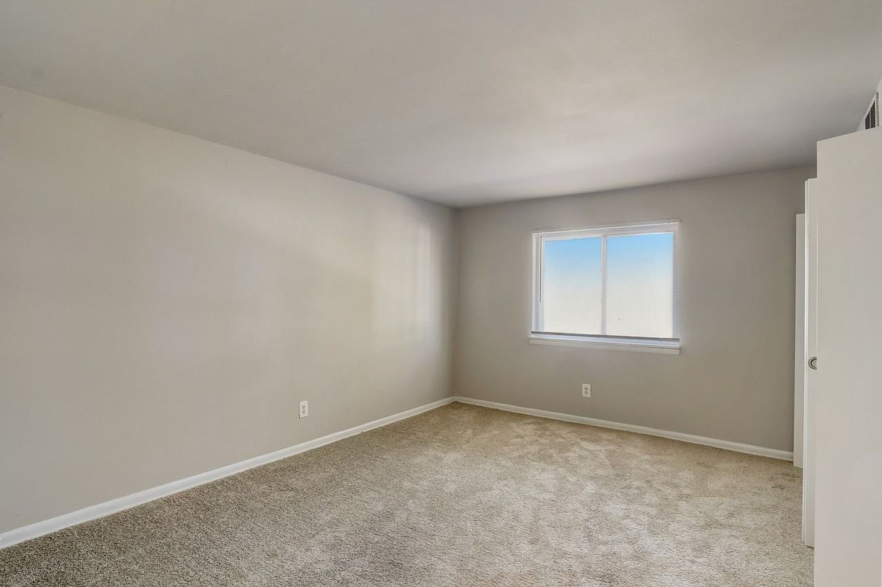 Hillsdale Manor Apartments - Photo 2 of 33