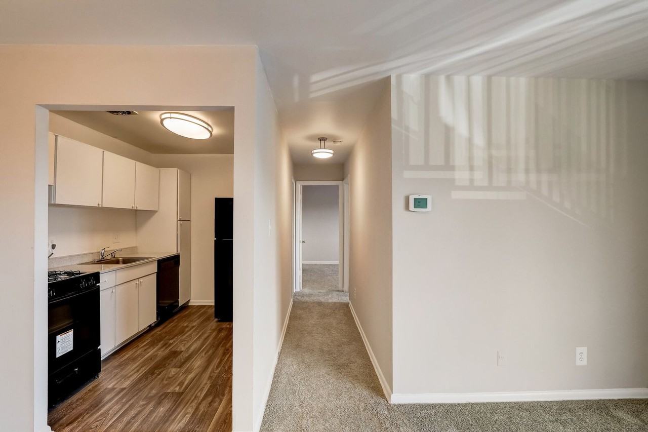 Hillsdale Manor Apartments - Photo 6 of 33