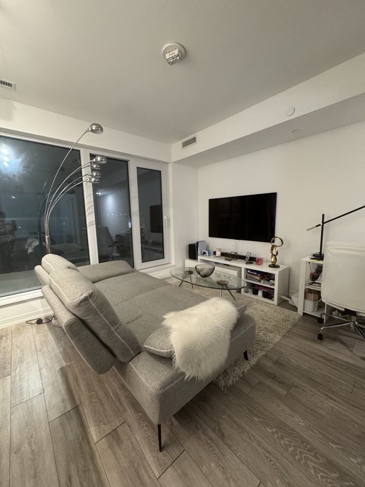 Bathurst St & Eglinton Ave W #626 - Photo 7 of 21