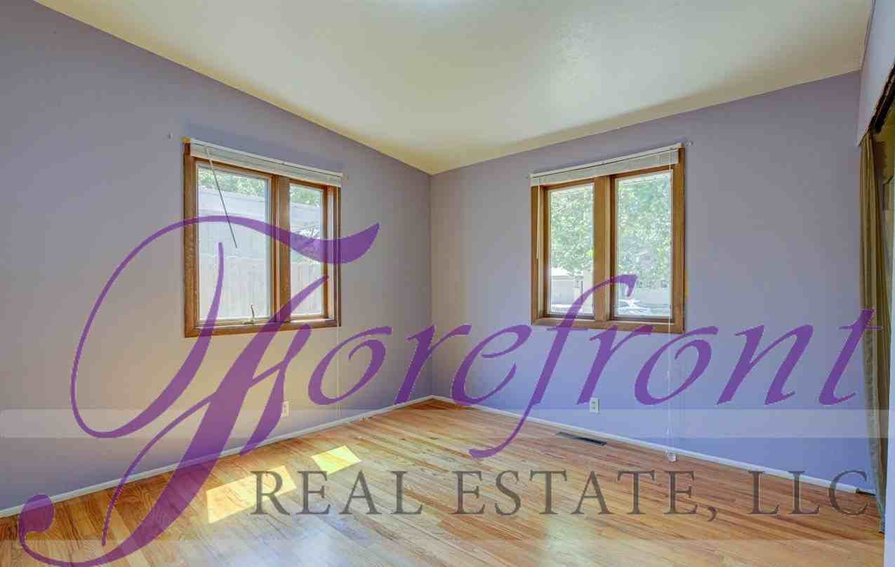 2045 Laramie Ave - Photo 3 of 13