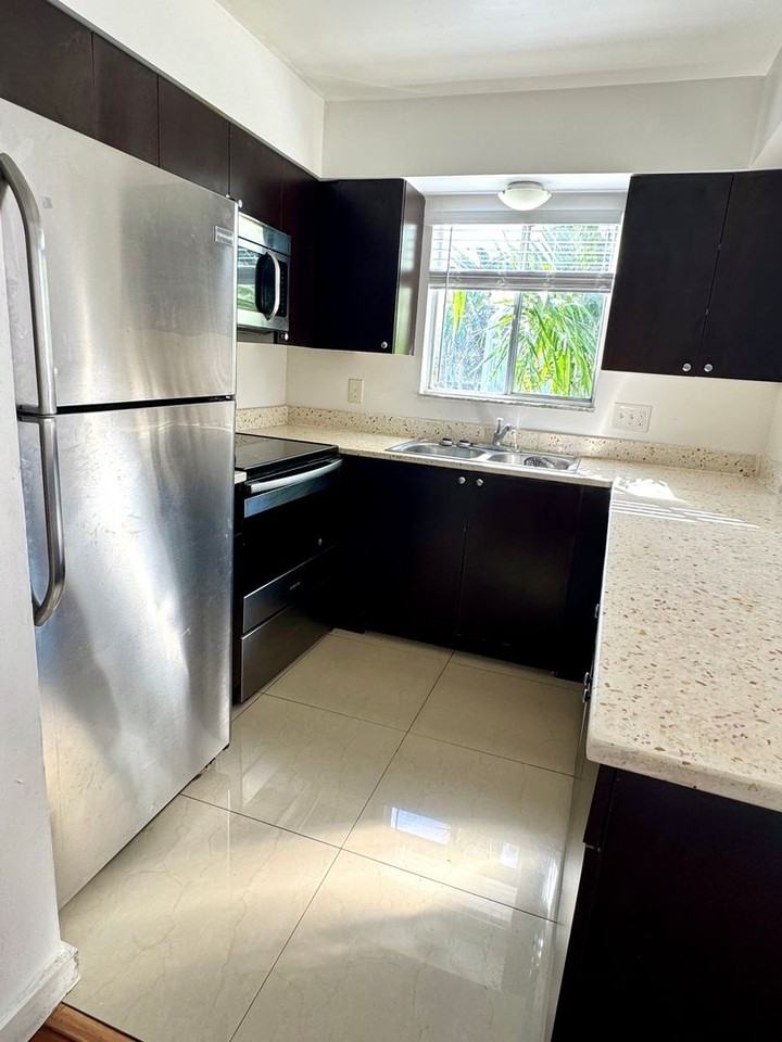 Portofino at Largo - Photo 3 of 10