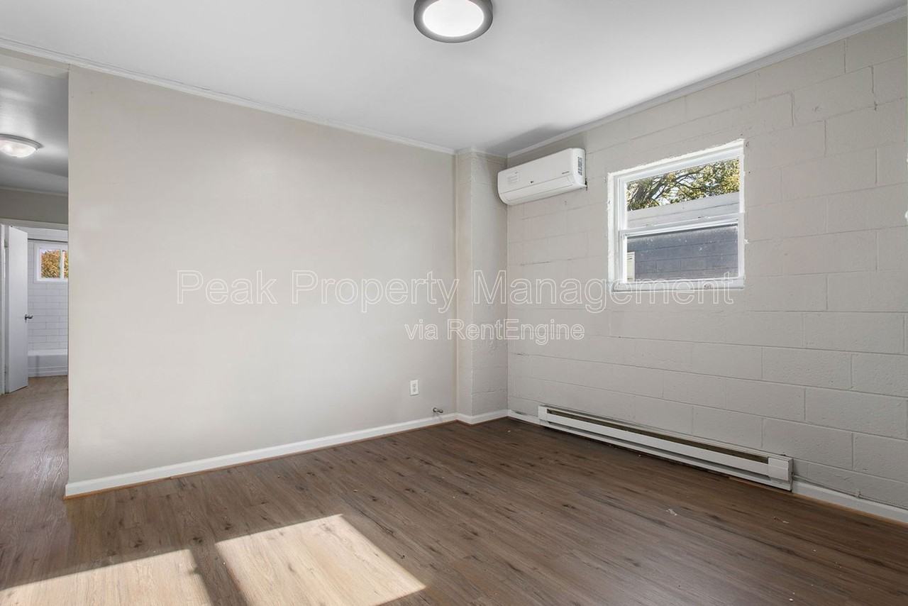 925 N 20th St #D - Photo 5 of 15