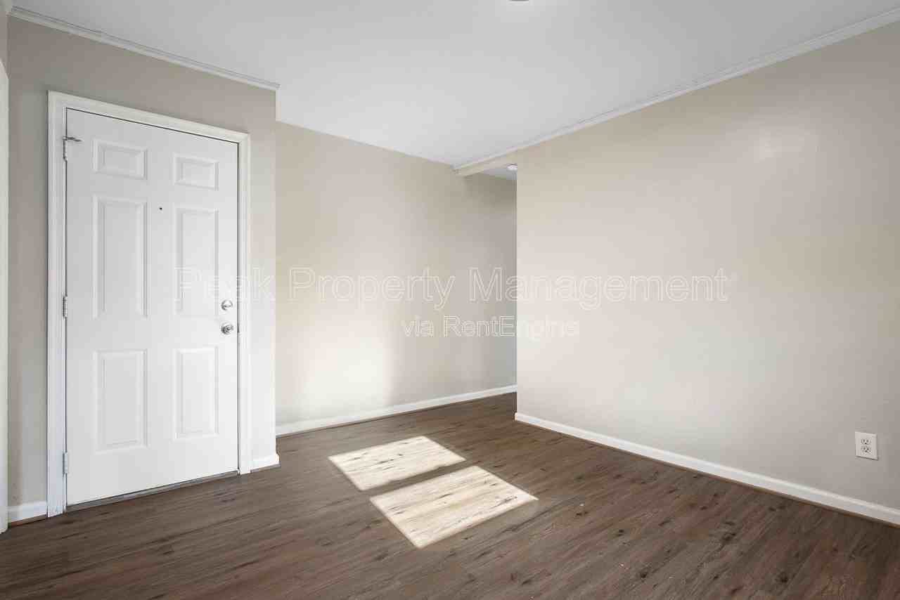 925 N 20th St #D - Photo 6 of 15