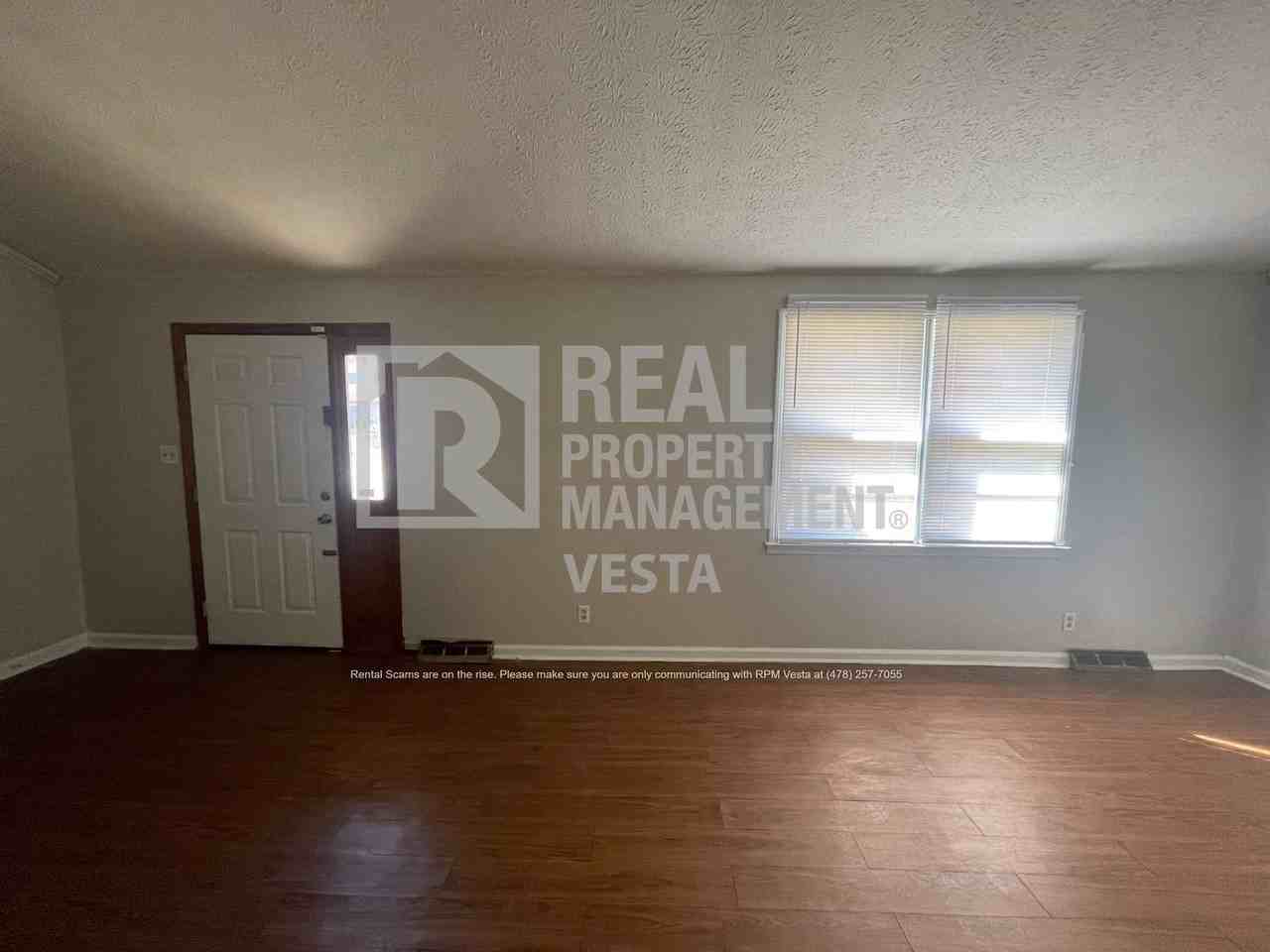 1550 N Atwood Dr - Photo 2 of 17