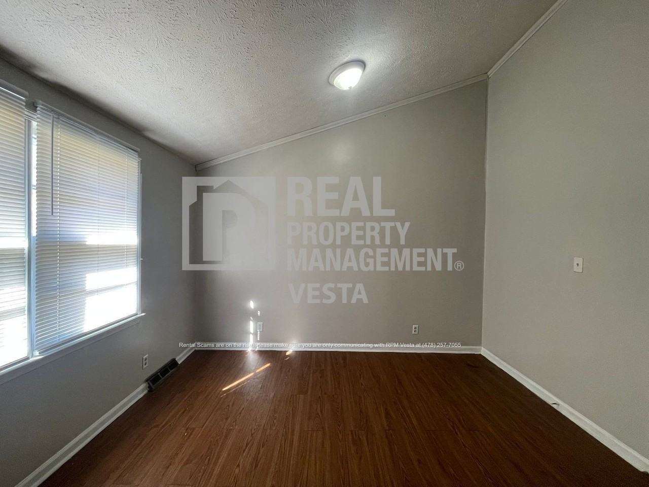 1550 N Atwood Dr - Photo 4 of 17